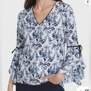White House Black Market Blue and White floral print bell sleeve Blouse 4